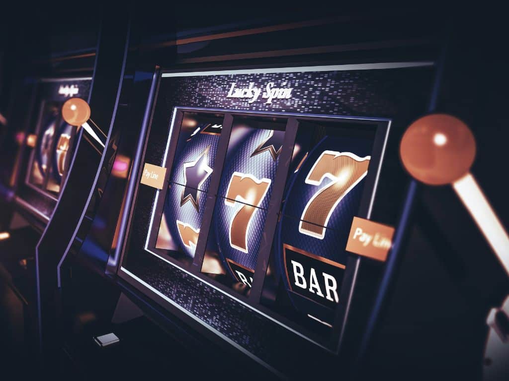 7과 BAR 심볼이 보이는 클래식 슬롯머신 릴 화면